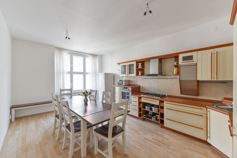 Квартира 4+1, 146 м2, Bubeneč